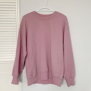 TNA Cozy Fleece Boyfriend Crew Sweatshirt in Soft Orchid